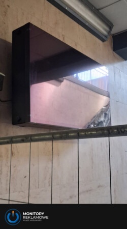 Monitor zewnętrzny 55 cali montaż scienny