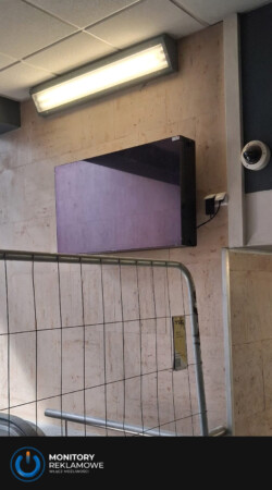 Monitor zewnętrzny 55 cali montaż scienny
